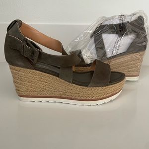 Marc Fisher worms size 9 wedge